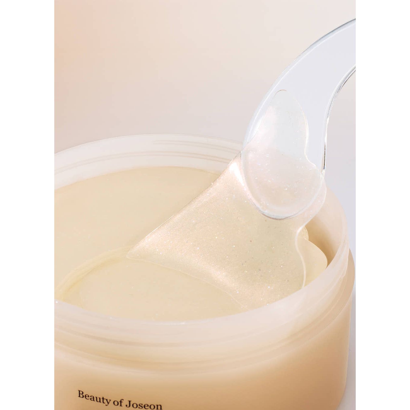 Beauty of Joseon Revive Under Eye Patch – Anwendung Augenpads auf Gesicht